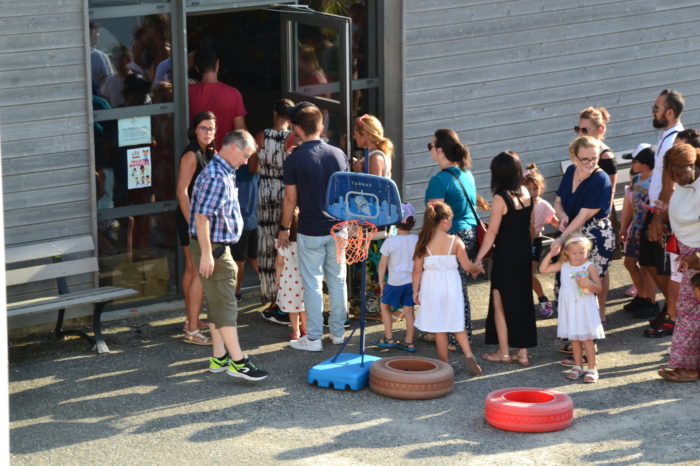 Visite école provisoire3 - août 2024 - L'entrée de l'Alae