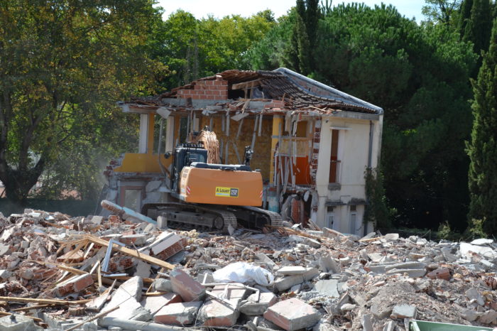 7267F127-C6BD-443B-96F6-010D60CB283B - Chantier de démolition école Chaze