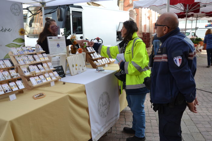 Nathalie et Bernard au marché2 - L'encaissement