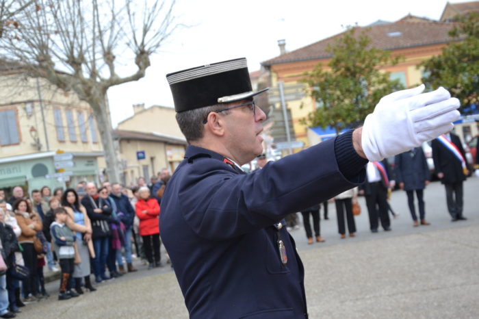 Sainte-Barbe3 2025 - Le colonel Jean-Louis Ferres présente aux pompiers de Samatan leur nouveau chef.
